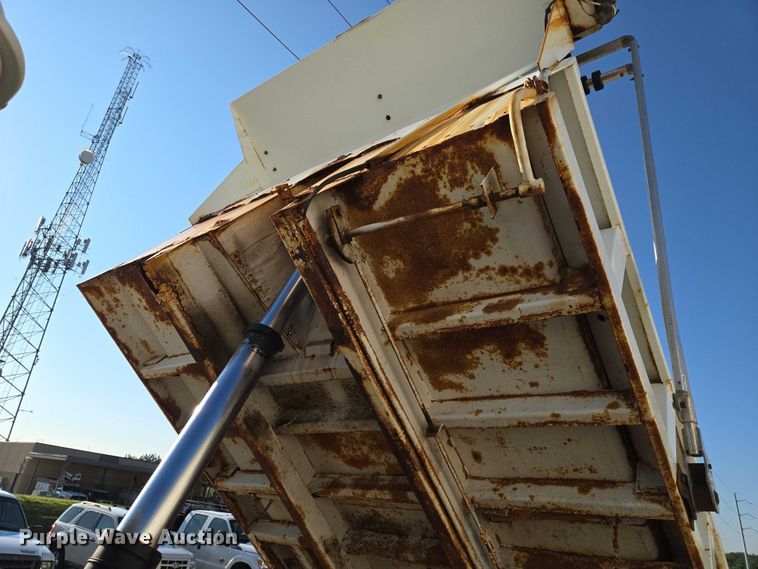 image for item EF1955 2000 International 4900 dump truck