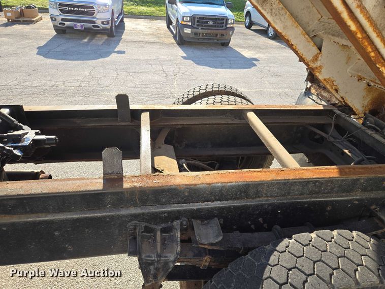 image for item EF1955 2000 International 4900 dump truck