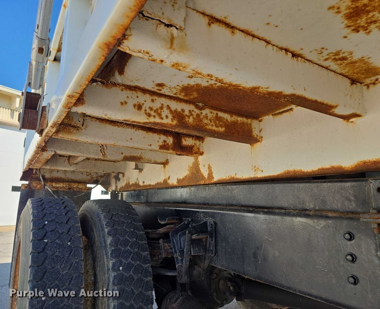 image for item EF1955 2000 International 4900 dump truck