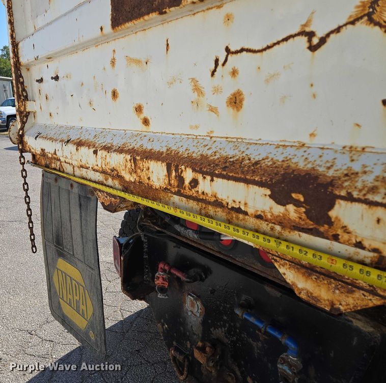 image for item EF1955 2000 International 4900 dump truck