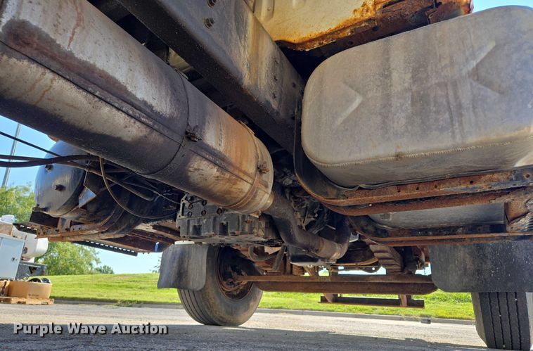 image for item EF1955 2000 International 4900 dump truck