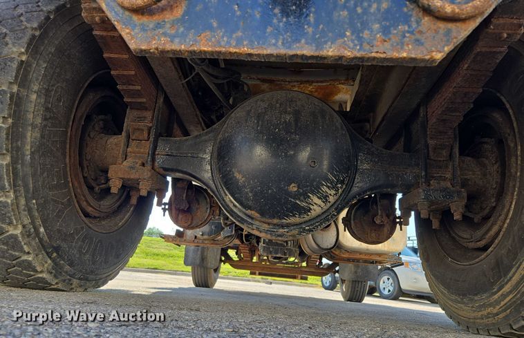 image for item EF1955 2000 International 4900 dump truck