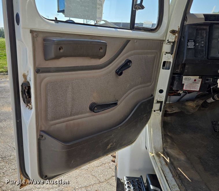 image for item EF1955 2000 International 4900 dump truck