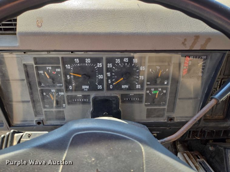 image for item EF1955 2000 International 4900 dump truck