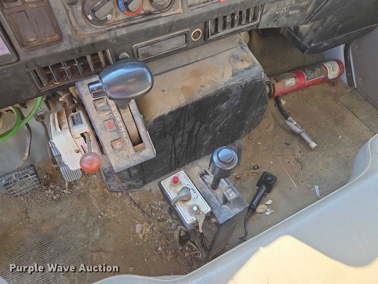 image for item EF1955 2000 International 4900 dump truck