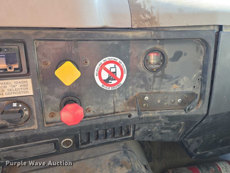 image for item EF1955 2000 International 4900 dump truck