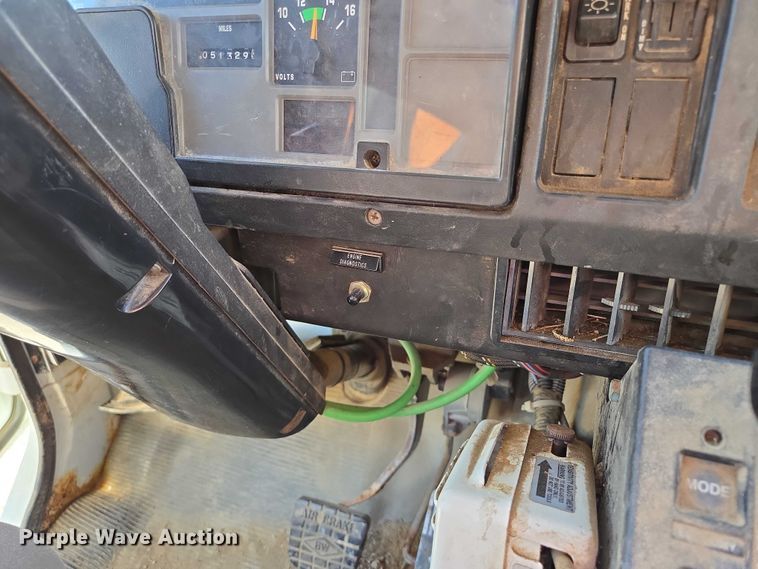 image for item EF1955 2000 International 4900 dump truck