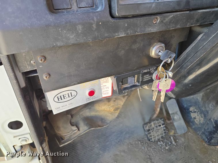 image for item EF1955 2000 International 4900 dump truck