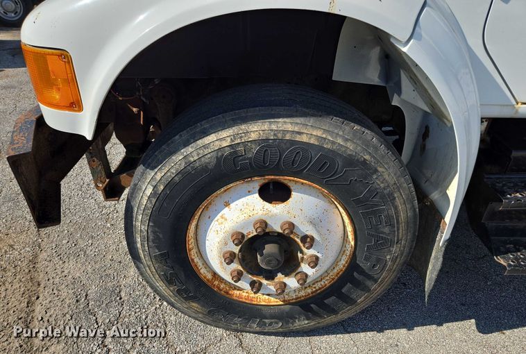 image for item EF1955 2000 International 4900 dump truck