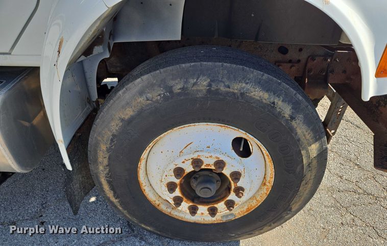 image for item EF1955 2000 International 4900 dump truck