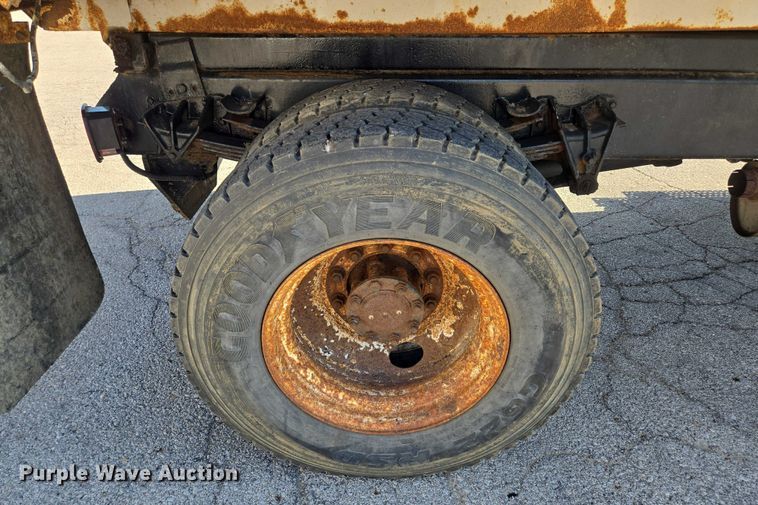 image for item EF1955 2000 International 4900 dump truck