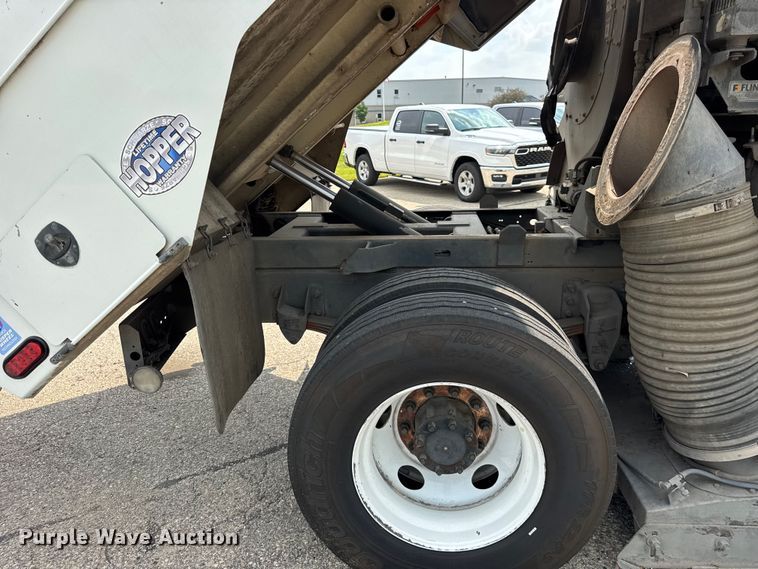 image for item EF2116 2017 Kenworth K270 street sweeper truck