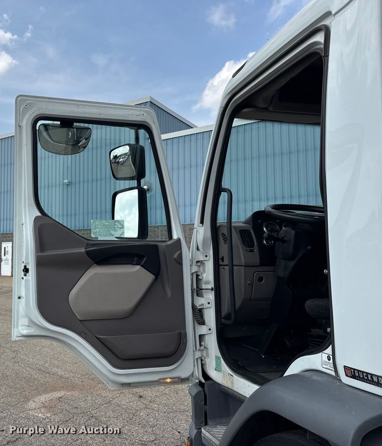 image for item EF2116 2017 Kenworth K270 street sweeper truck