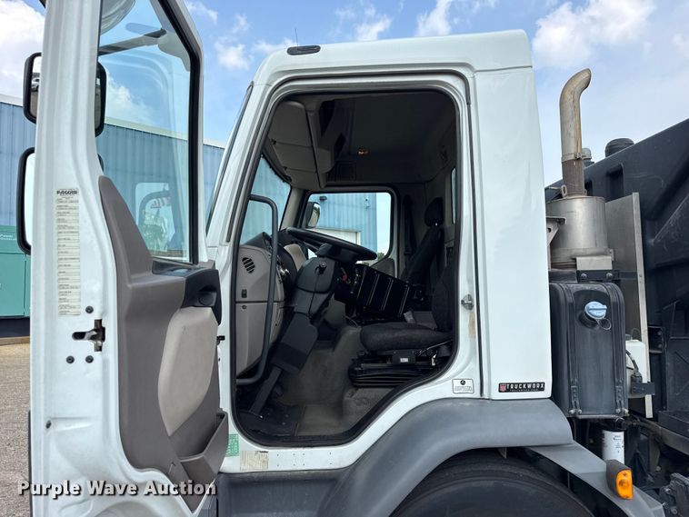 image for item EF2116 2017 Kenworth K270 street sweeper truck