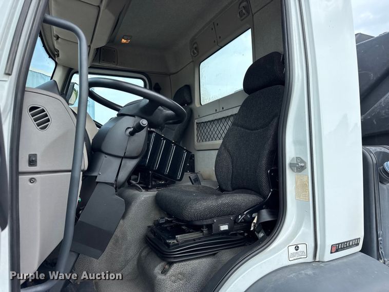 image for item EF2116 2017 Kenworth K270 street sweeper truck