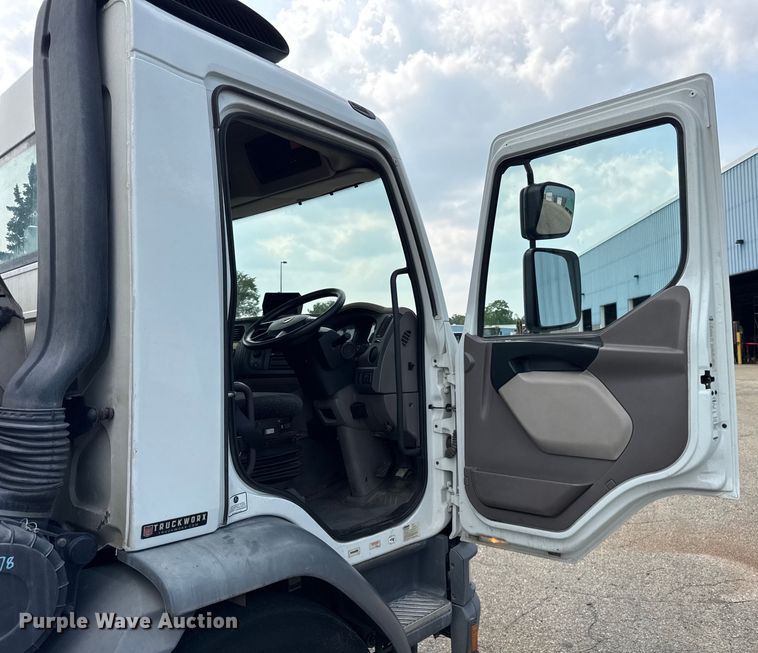 image for item EF2116 2017 Kenworth K270 street sweeper truck