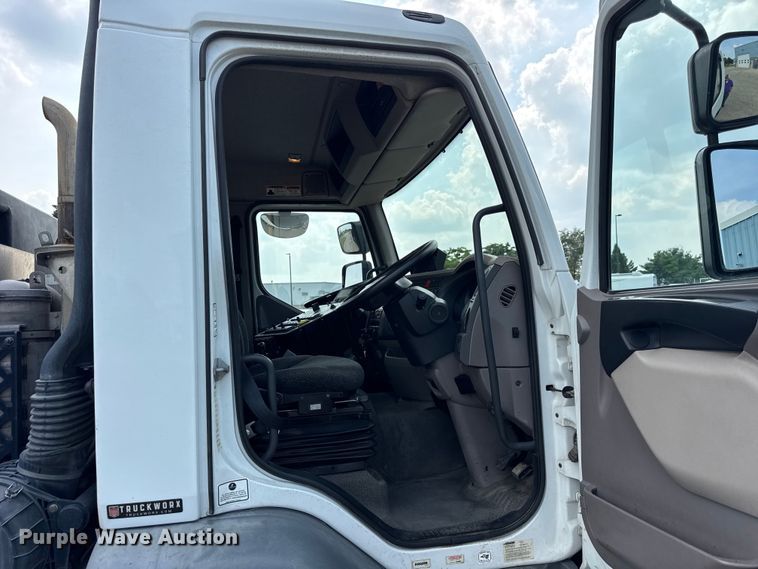 image for item EF2116 2017 Kenworth K270 street sweeper truck