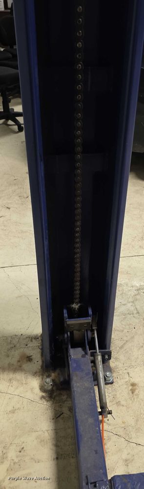 image for item EF3681 Carjack USA four post automotive lift