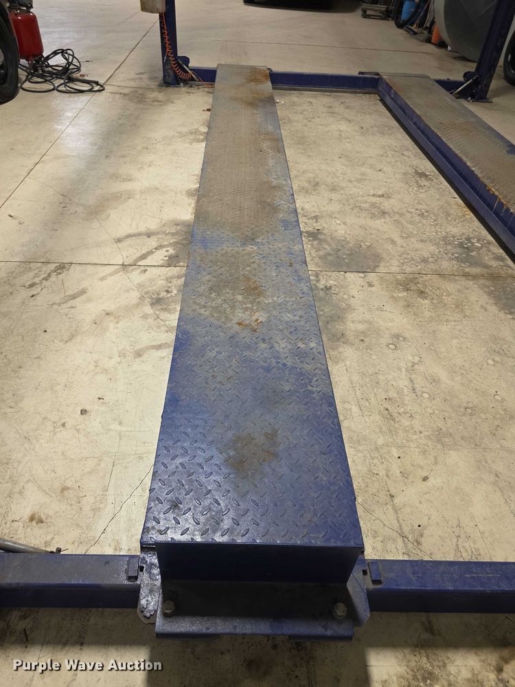 image for item EF3681 Carjack USA four post automotive lift