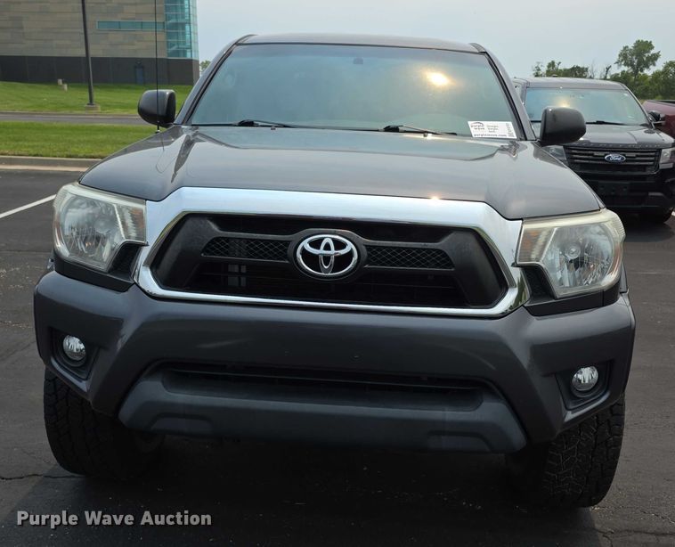 image for item EF3721 2015 Toyota Tacoma Double Cab pickup truck