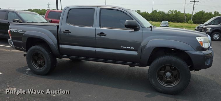 image for item EF3721 2015 Toyota Tacoma Double Cab pickup truck