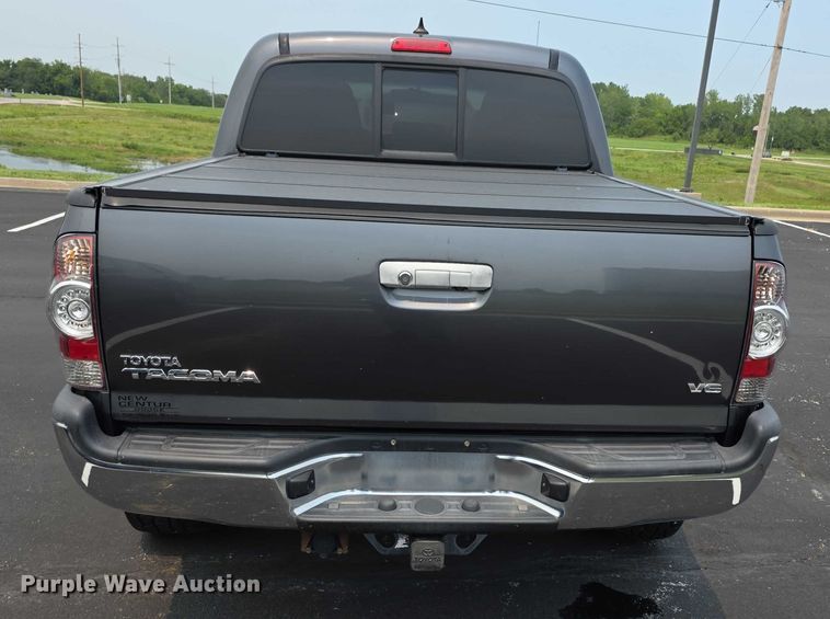 image for item EF3721 2015 Toyota Tacoma Double Cab pickup truck