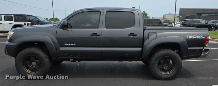 image for item EF3721 2015 Toyota Tacoma Double Cab pickup truck