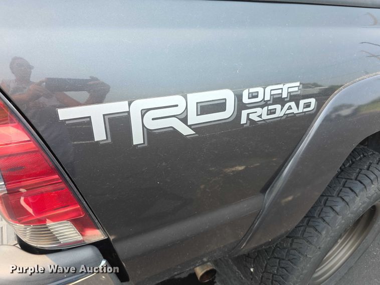 image for item EF3721 2015 Toyota Tacoma Double Cab pickup truck