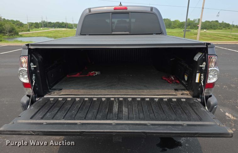 image for item EF3721 2015 Toyota Tacoma Double Cab pickup truck