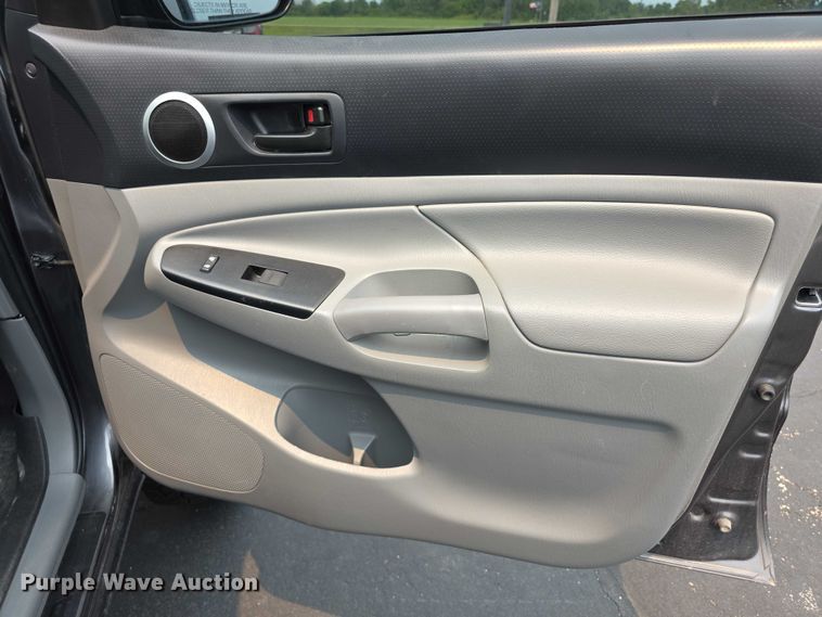 image for item EF3721 2015 Toyota Tacoma Double Cab pickup truck