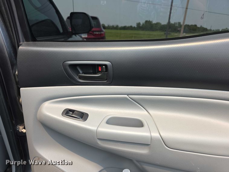 image for item EF3721 2015 Toyota Tacoma Double Cab pickup truck