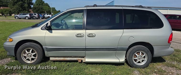 image for item EF3736 2000 Dodge Grand Caravan SE handicap accessible van