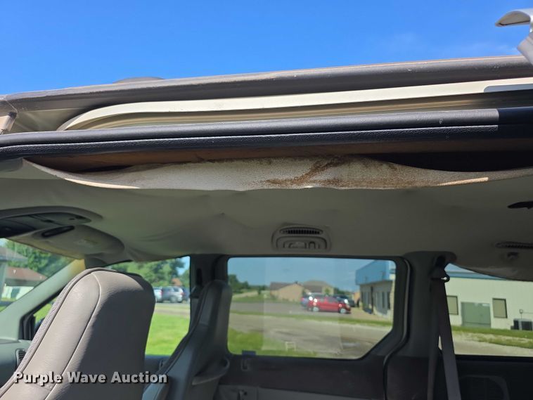 image for item EF3736 2000 Dodge Grand Caravan SE handicap accessible van