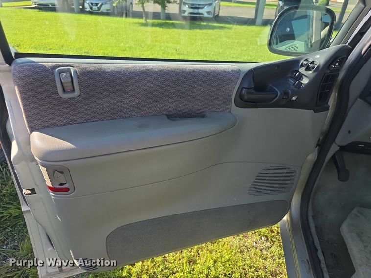 image for item EF3736 2000 Dodge Grand Caravan SE handicap accessible van
