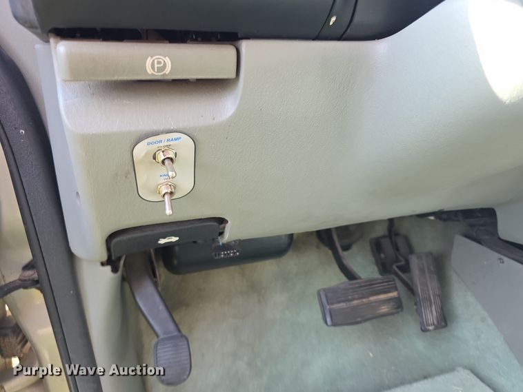 image for item EF3736 2000 Dodge Grand Caravan SE handicap accessible van