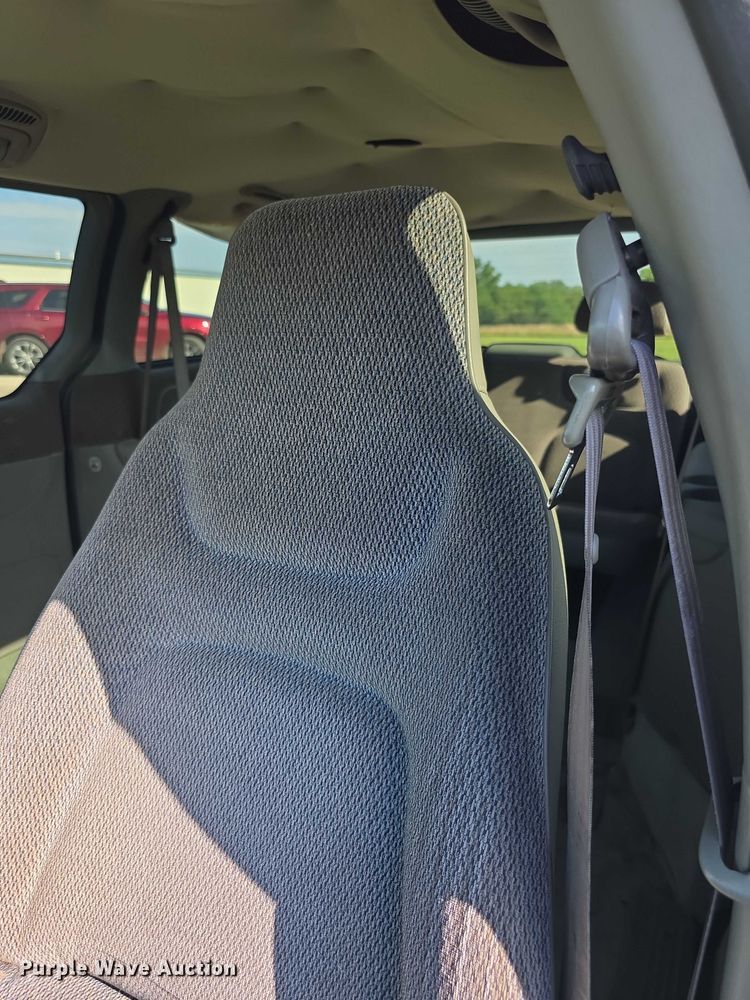 image for item EF3736 2000 Dodge Grand Caravan SE handicap accessible van