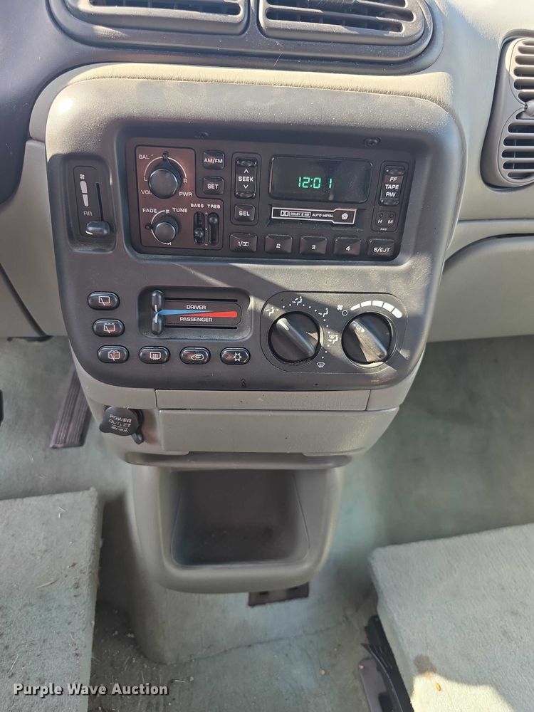 image for item EF3736 2000 Dodge Grand Caravan SE handicap accessible van