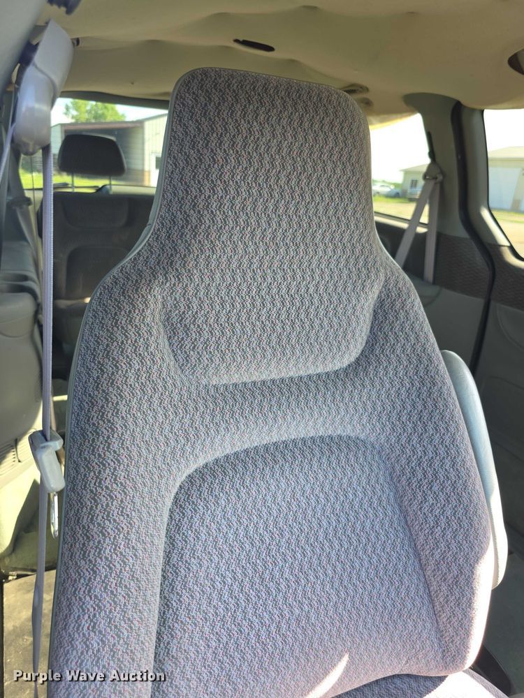 image for item EF3736 2000 Dodge Grand Caravan SE handicap accessible van