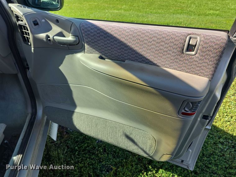 image for item EF3736 2000 Dodge Grand Caravan SE handicap accessible van