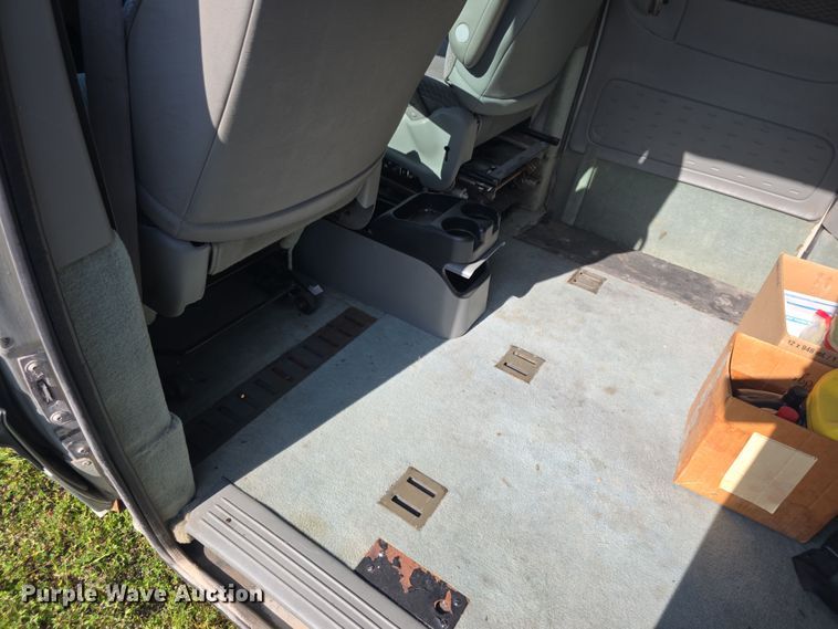 image for item EF3736 2000 Dodge Grand Caravan SE handicap accessible van