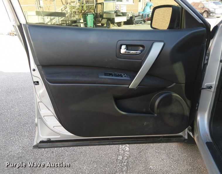 image for item EG8553 2013 Nissan Rogue SUV