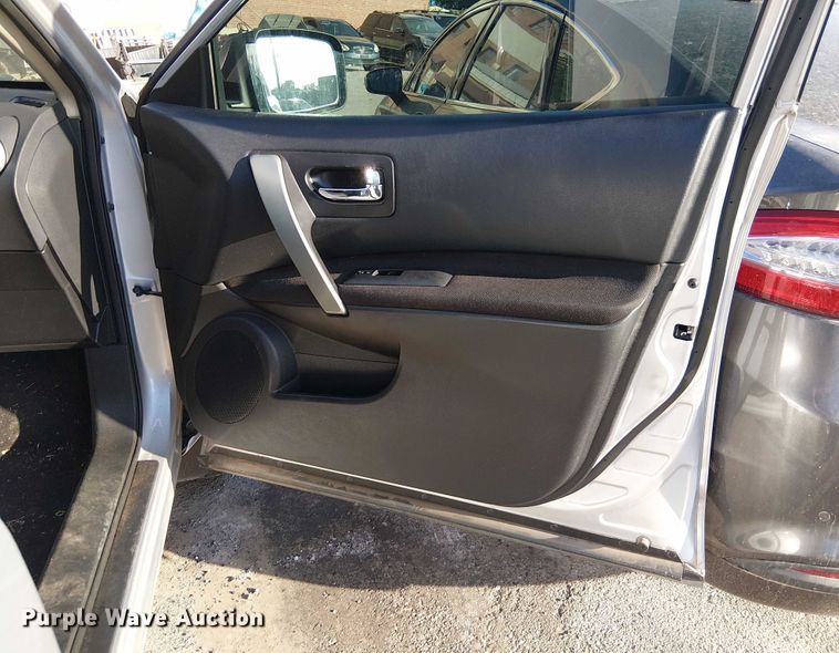 image for item EG8553 2013 Nissan Rogue SUV