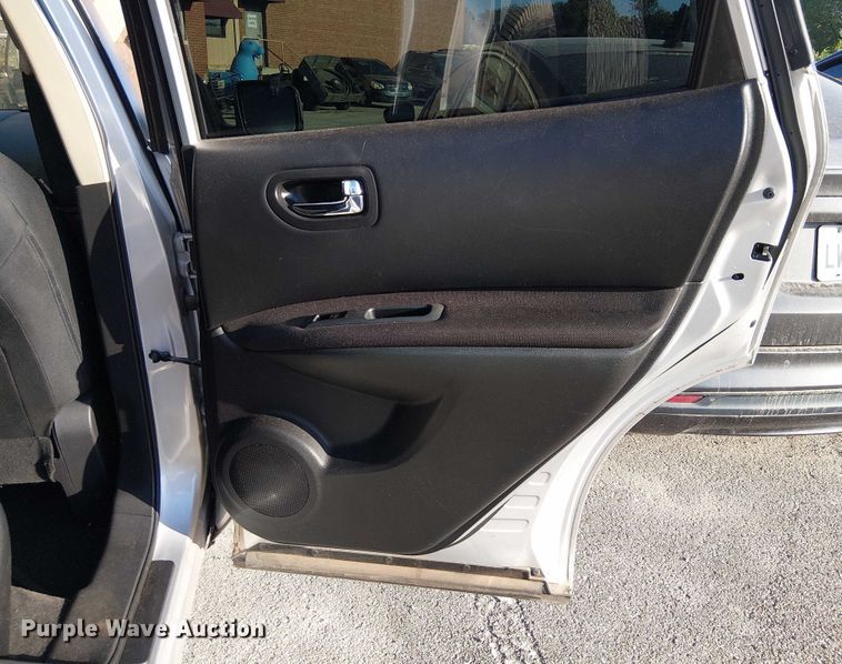 image for item EG8553 2013 Nissan Rogue SUV