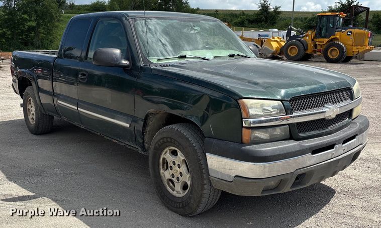 image for item EJ7632 2004 Chevrolet Silverado 1500 Ext. Cab pickup truck