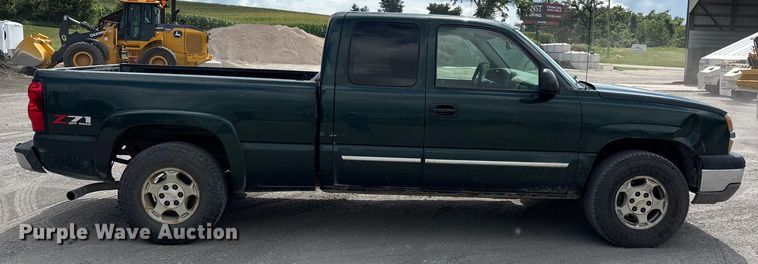 image for item EJ7632 2004 Chevrolet Silverado 1500 Ext. Cab pickup truck