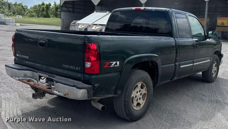 image for item EJ7632 2004 Chevrolet Silverado 1500 Ext. Cab pickup truck