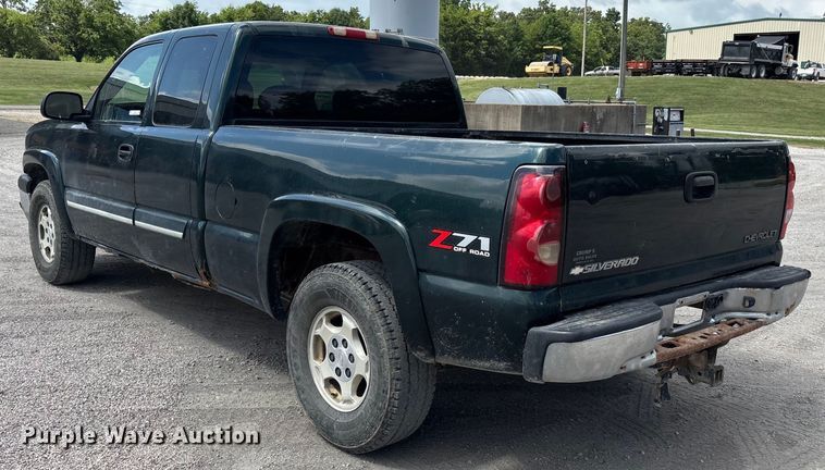 image for item EJ7632 2004 Chevrolet Silverado 1500 Ext. Cab pickup truck