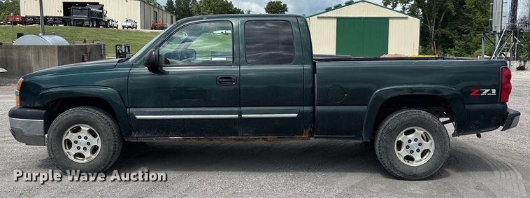 image for item EJ7632 2004 Chevrolet Silverado 1500 Ext. Cab pickup truck