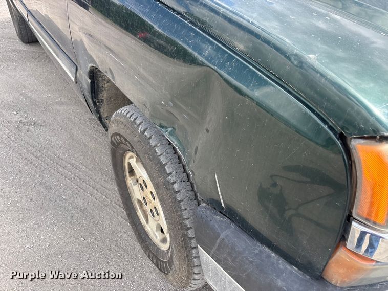 image for item EJ7632 2004 Chevrolet Silverado 1500 Ext. Cab pickup truck