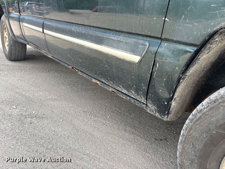 image for item EJ7632 2004 Chevrolet Silverado 1500 Ext. Cab pickup truck